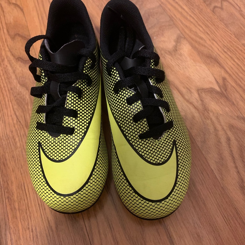 Kids soccer cleats